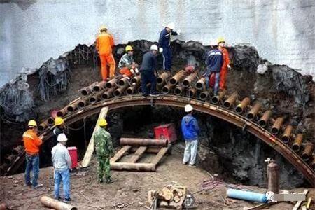 谯城隧道钢花管支护案例